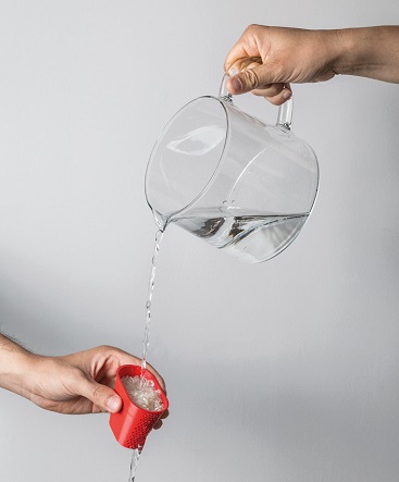 NICER RICER – A measuring cup that can be used to wash rice  // recycle